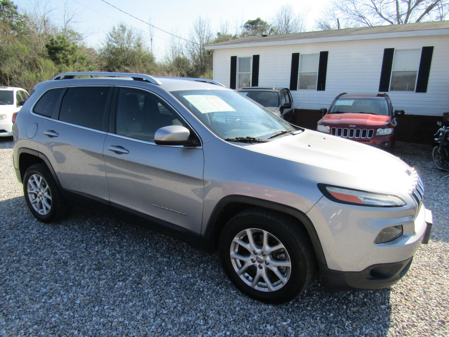2014 Gray /Gray Jeep Cherokee Latitude FWD (1C4PJLCB2EW) with an 2.4L L4 DOHC 16V engine, Automatic transmission, located at 15016 S Hwy 231, Midland City, AL, 36350, (334) 983-3001, 31.306210, -85.495277 - Photo#0